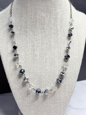 🚨3 for $15🚨Gray, Silver & Clear Bead Necklace with Silver Tone Hardware